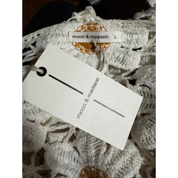 Moon & Madison Daisy Crochet Cardigan NWT Boho Granny Square Floral Size L - Picture 6 of 6